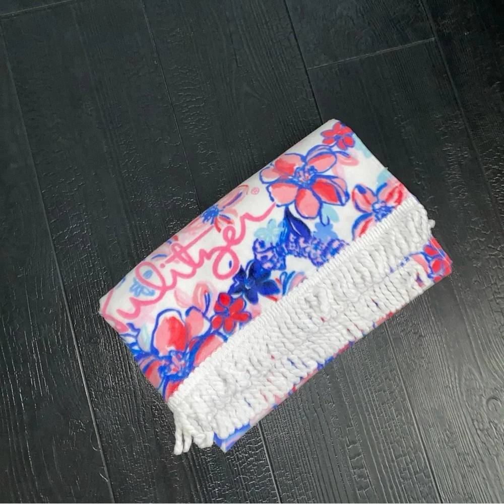 Lilly Pulitzer Beach Towel‎ in Resort White Multi Color Party Like A Lobstar